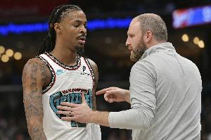 世界赛程-苏群：詹金斯被架空了 湖人面对换帅如换刀的灰熊并不好打