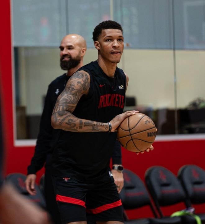 注册观看-火箭队出场阵容巨变！10人轮换洗牌，双向后卫砍9+7+4，2阵挑大梁