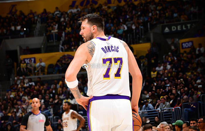 东契奇复出23投25分！吞本赛季第12次技犯 4失误正负值-3太尴尬|湖人|卢卡-东契奇|洛杉矶湖人队|多伦多猛龙队|篮板_新浪体育_新浪新闻