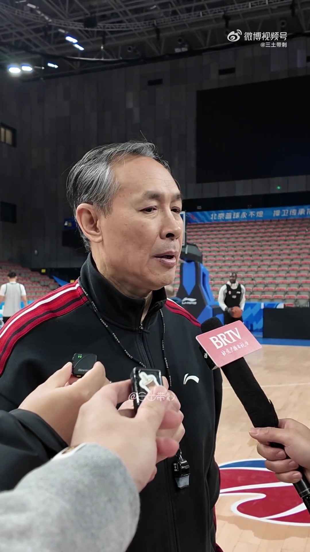 英雄联盟总决赛-许利民：周琦昨晚去检查眼睛&amp;周一才有结果 今晚肯定不打