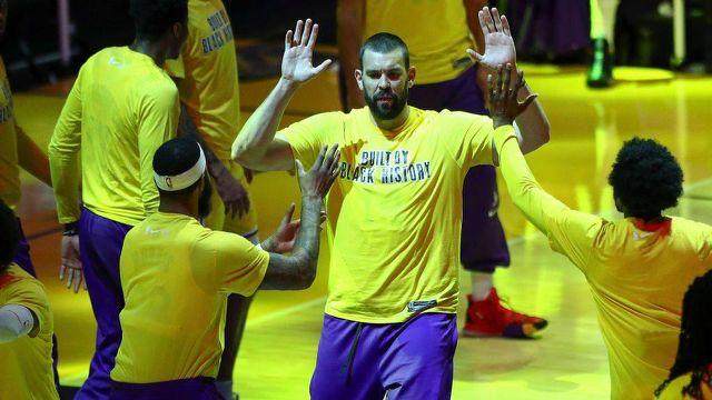 比分直播-36岁的小加遭遇中年危机，年轻人抢走他的工作岗位