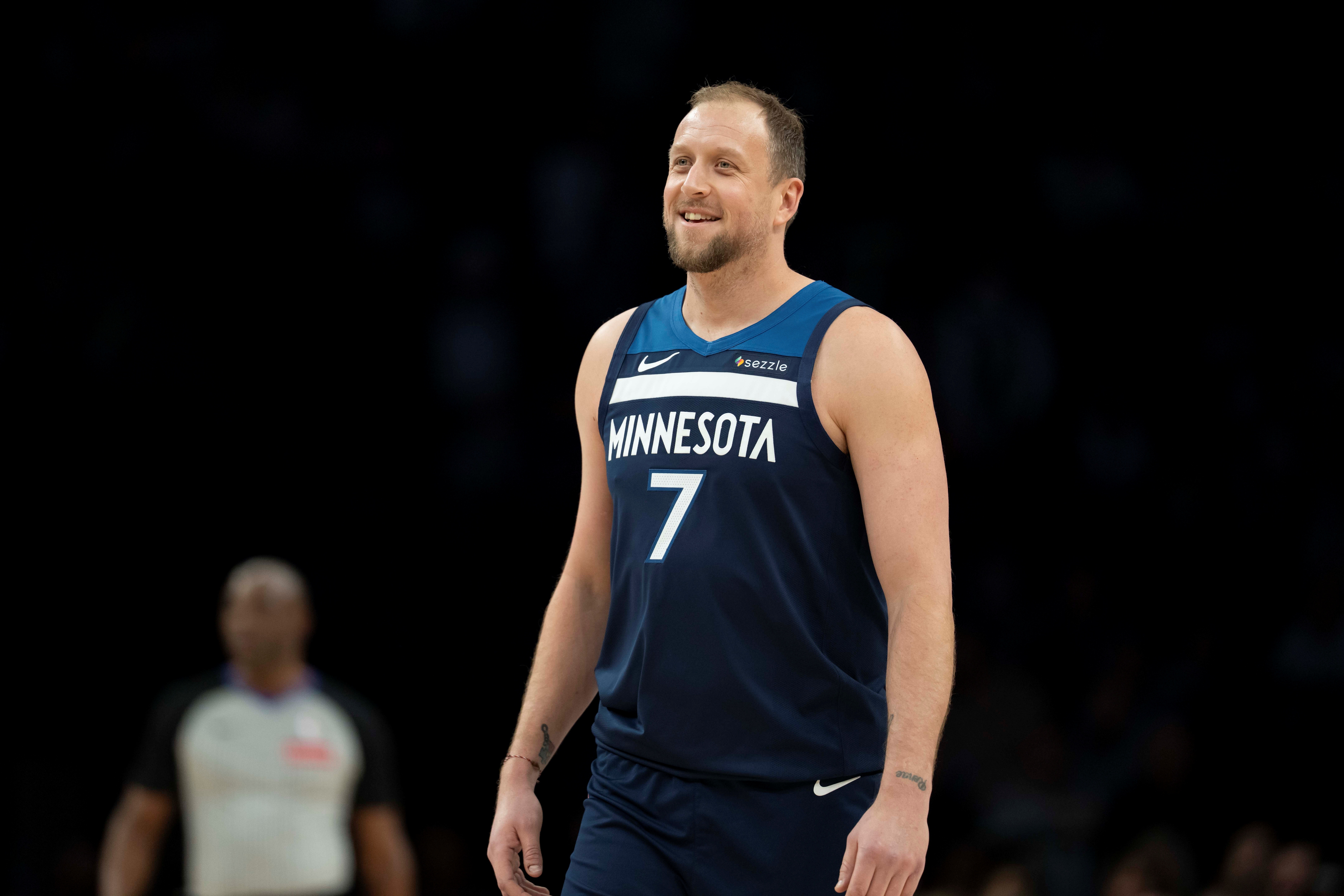 英雄联盟总决赛-下赛季还能再见！38岁英格尔斯10中6&amp;三分6中3砍赛季新高15+6+10
